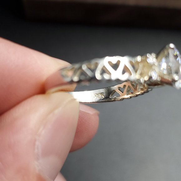 Size 7 Sterling Silver Heart Cutout Accents Cubic Zirconia Ring - Picture 4 of 7